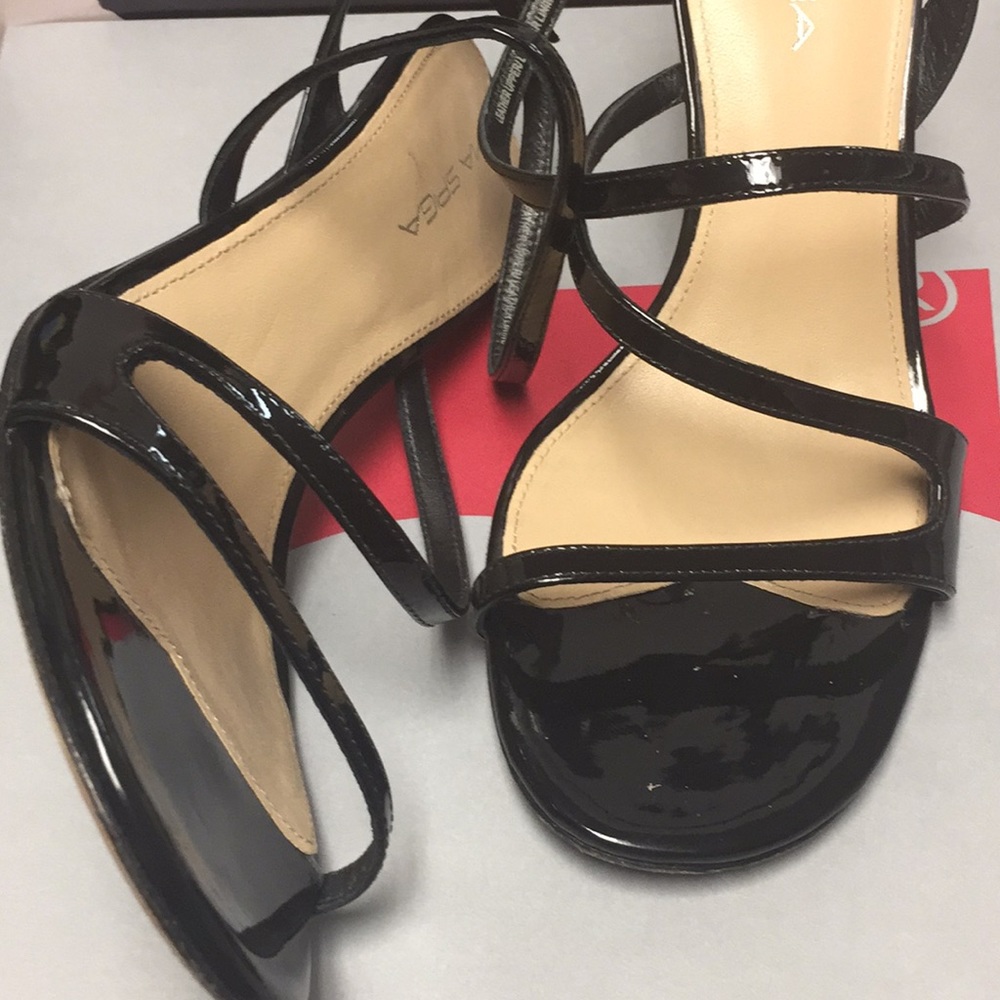 VÍA SPIGA black heels